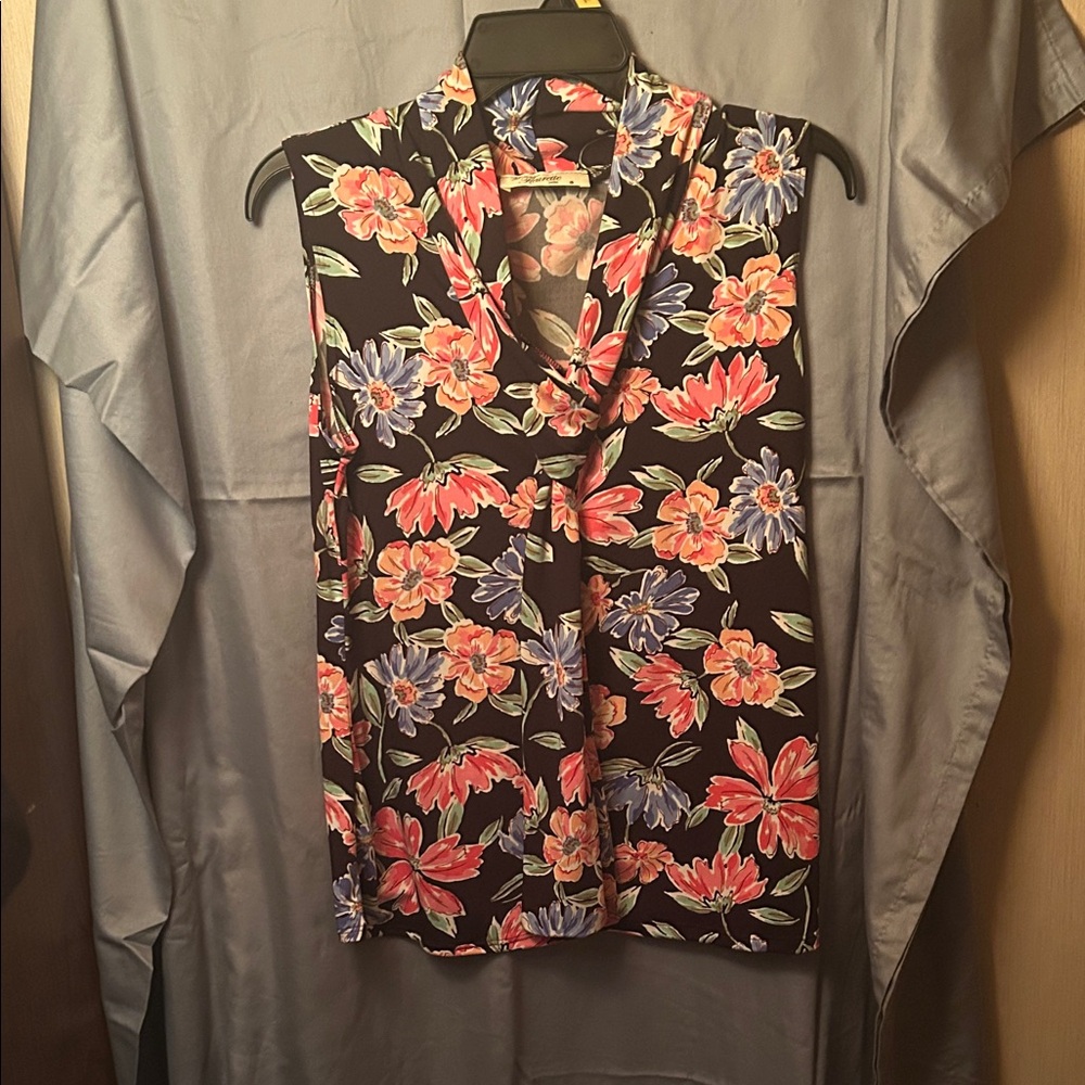 Floral Sleeveless Blouse - Black and Red